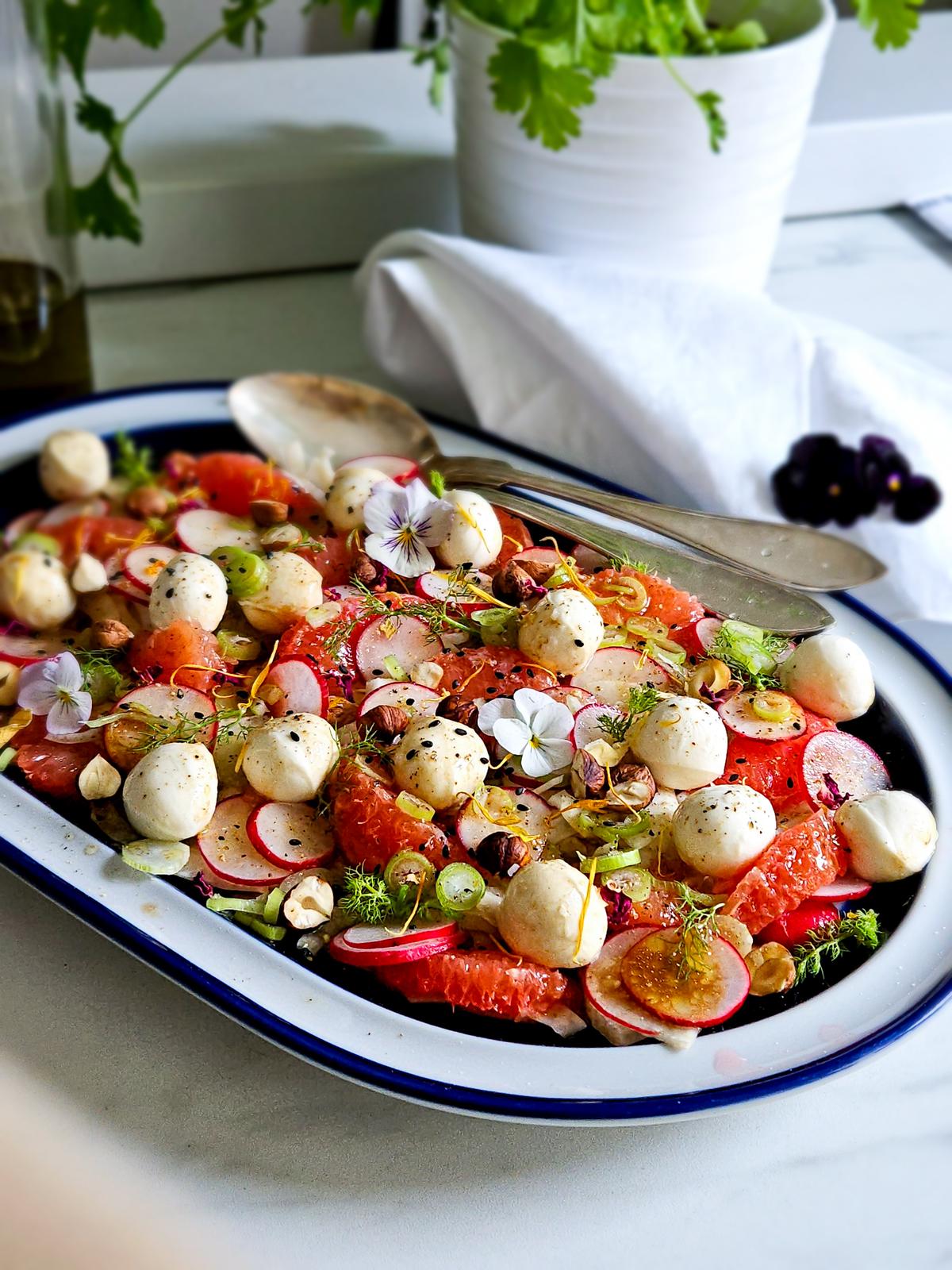 Vårfräsch grapefruktsallad med mozzarella