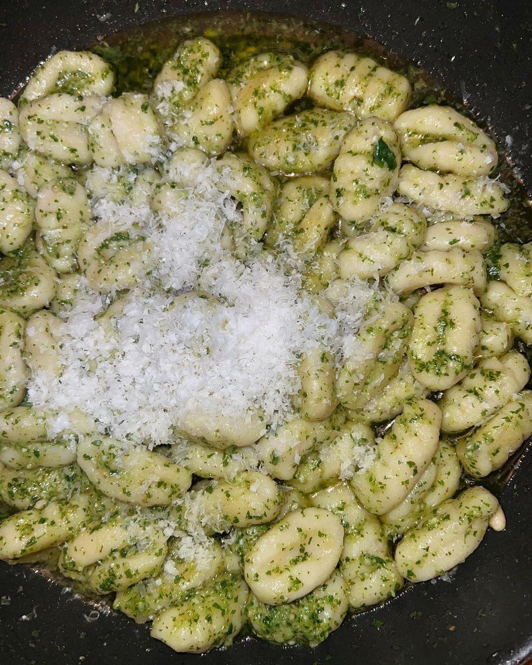 Gnocchi med pesto