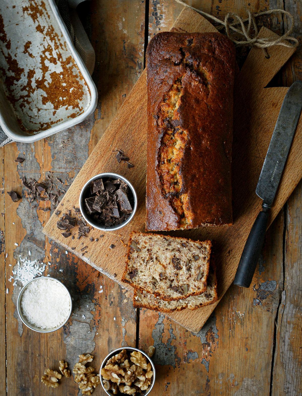 Banankaka med choklad, kokos och valnötter